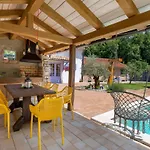 Ferienhaus Stunning In Mucici