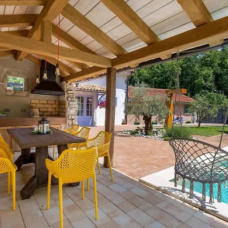 Сasa de vacaciones Amazing In With Kitchen Mucici