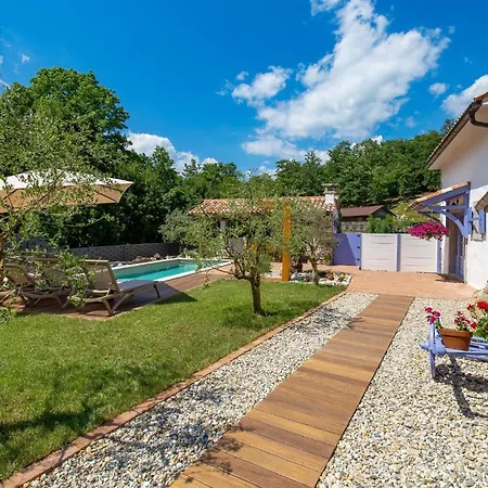 Stunning In Tatil Evi Mucici